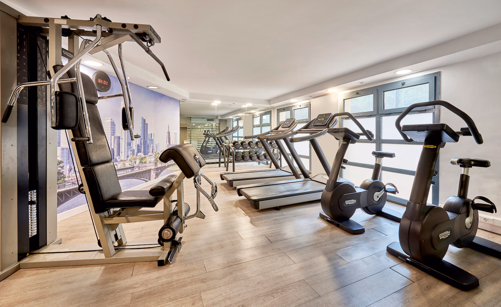 NH_Valencia_Las_Artes_Hotel_Facilities_Gym_Window