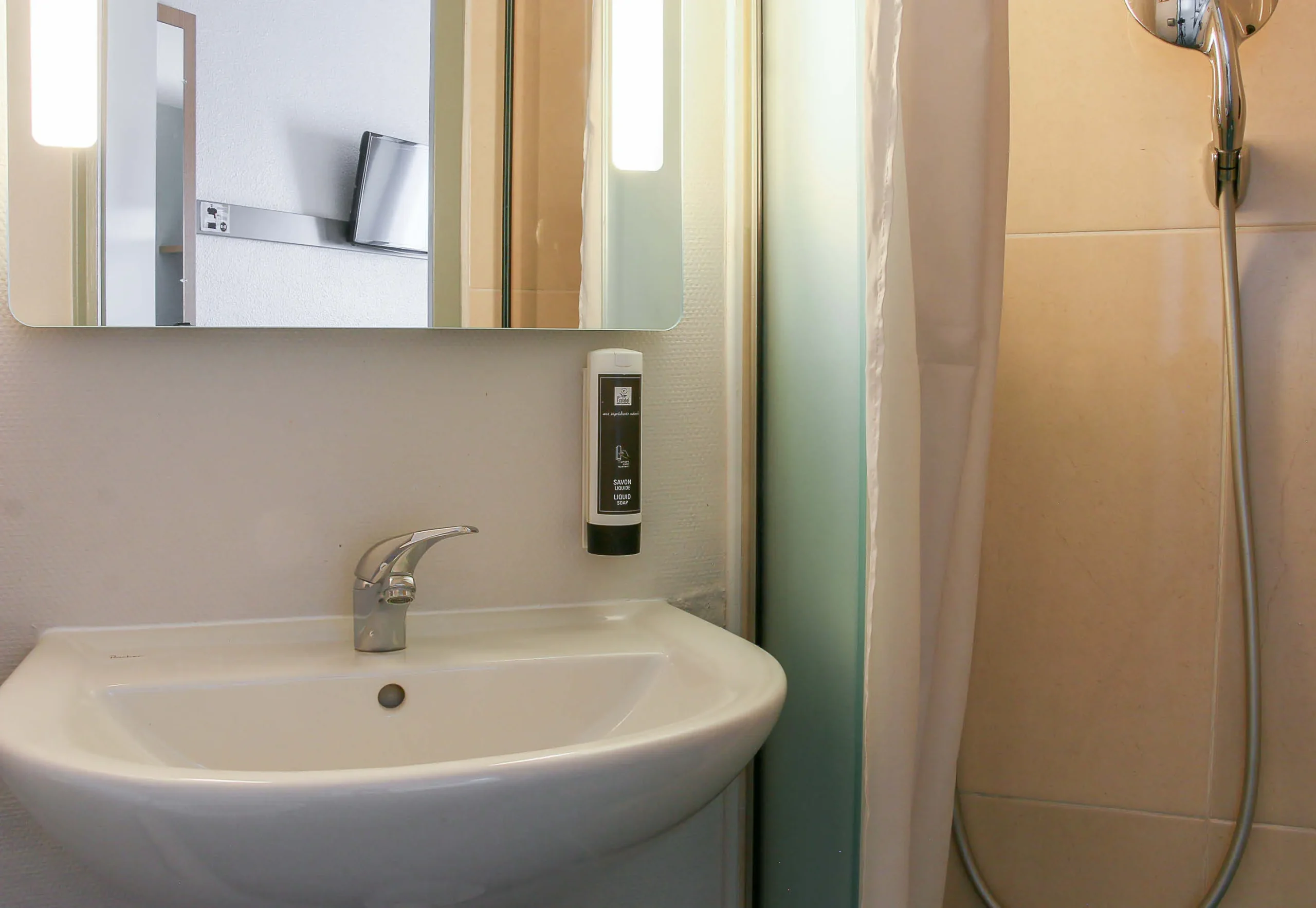hotel-marseille-estaque_0572_bathroom-21624_0