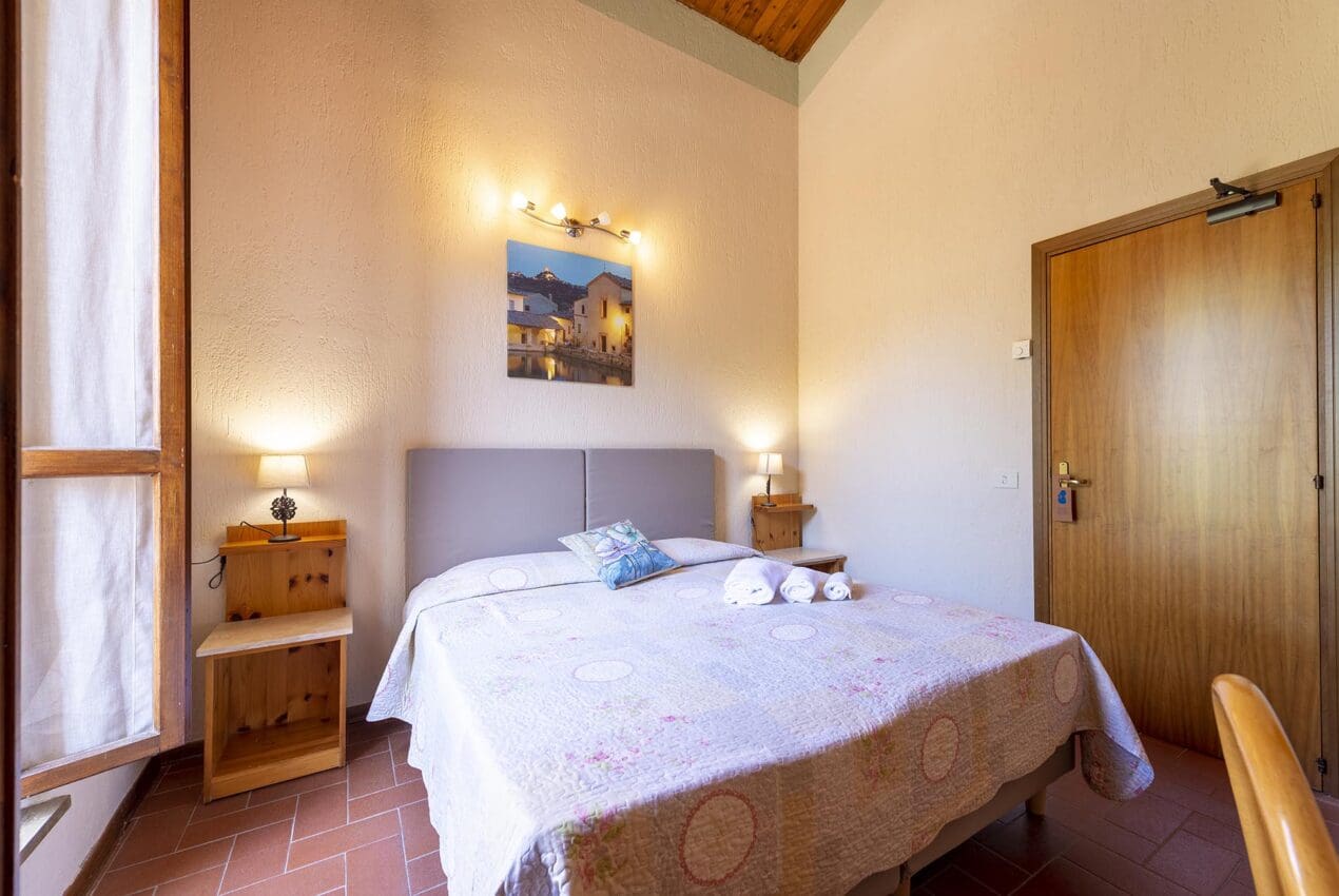 hotel-palazzuolo-a-san-quirico-siena-camera-doppia-1270×850