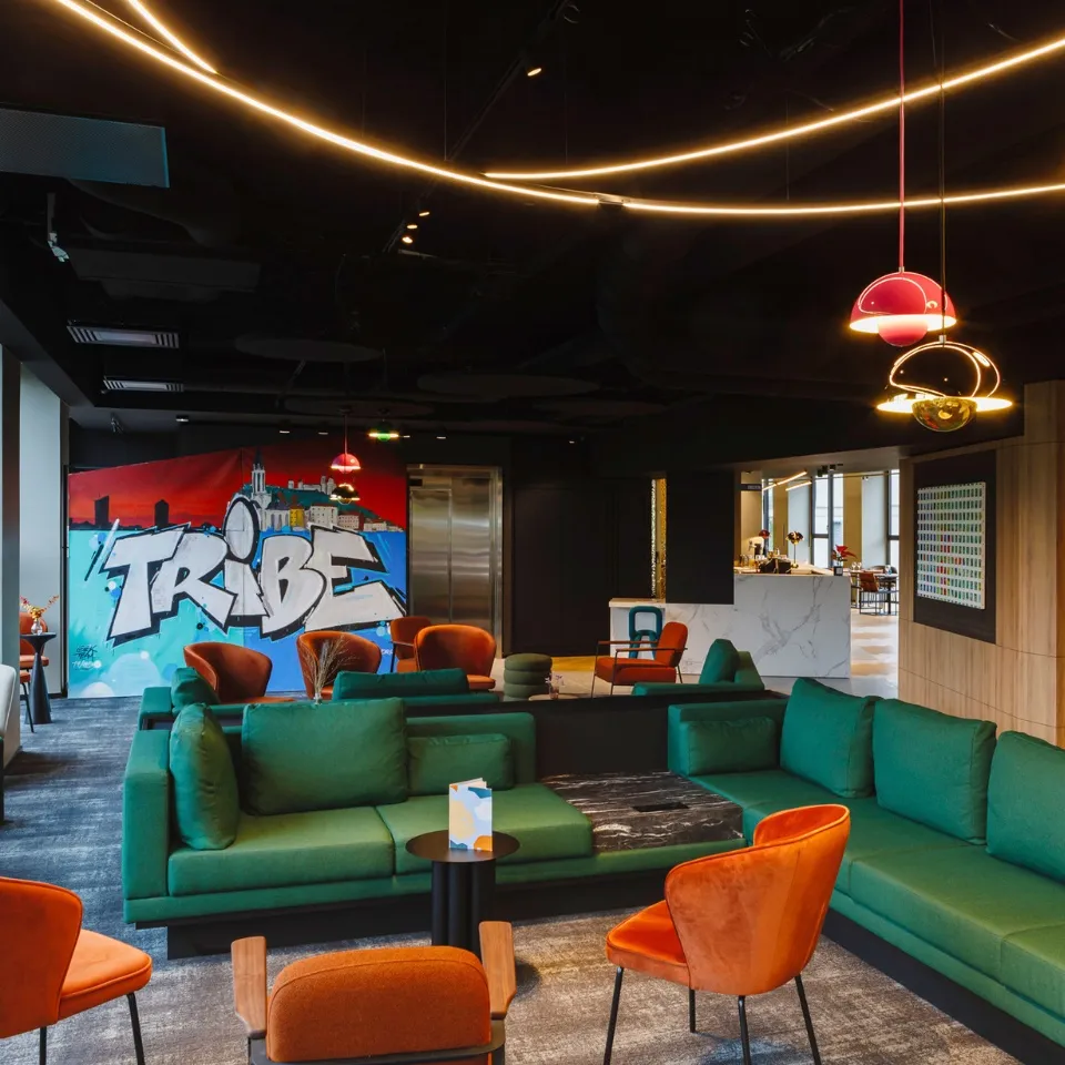 lyon-hotel_landingpage-header-960×960-mobile-2