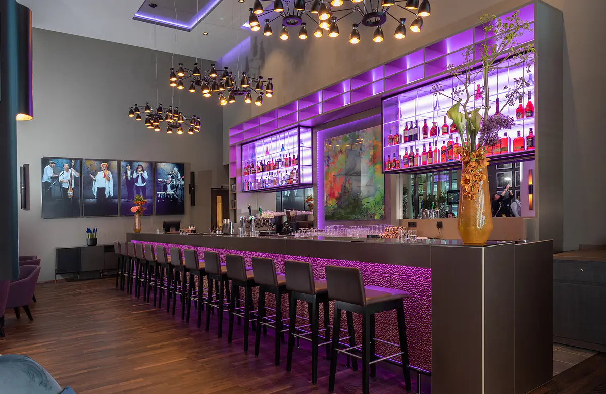 b_lrha_04_apr19_4000x2600_a3d024953159989d7c661733e3e73e77