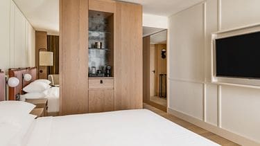 mc-mucwe-deluxe---executive-room-36727_Wide-Hor