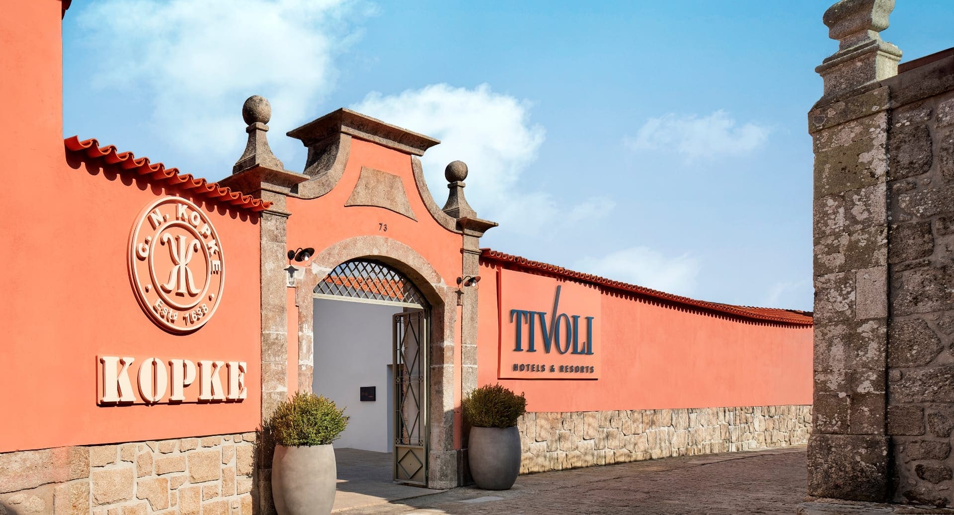 tivoli_kopke_porto_gaia_hotel_exterior_facade_entrance_1920x1037