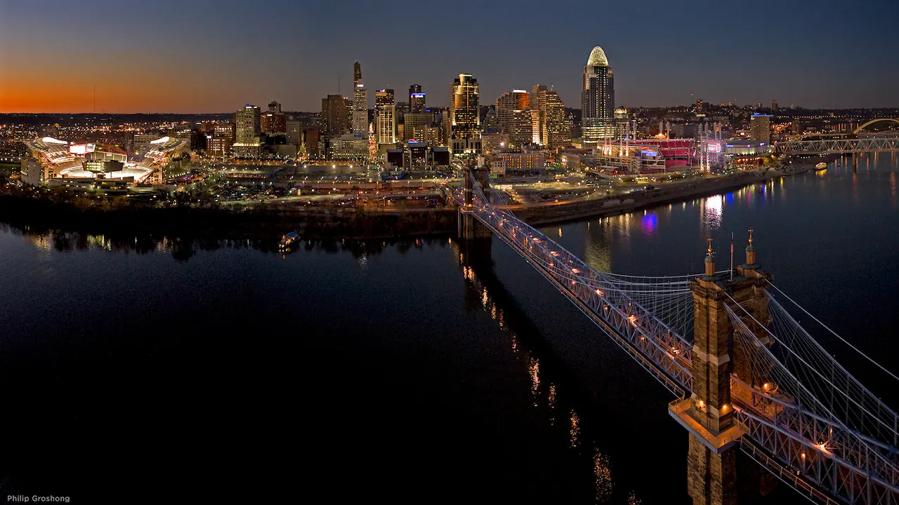 Hyatt-Regency-Cincinnati-P007-Cincinnnati-Skyline.16x9
