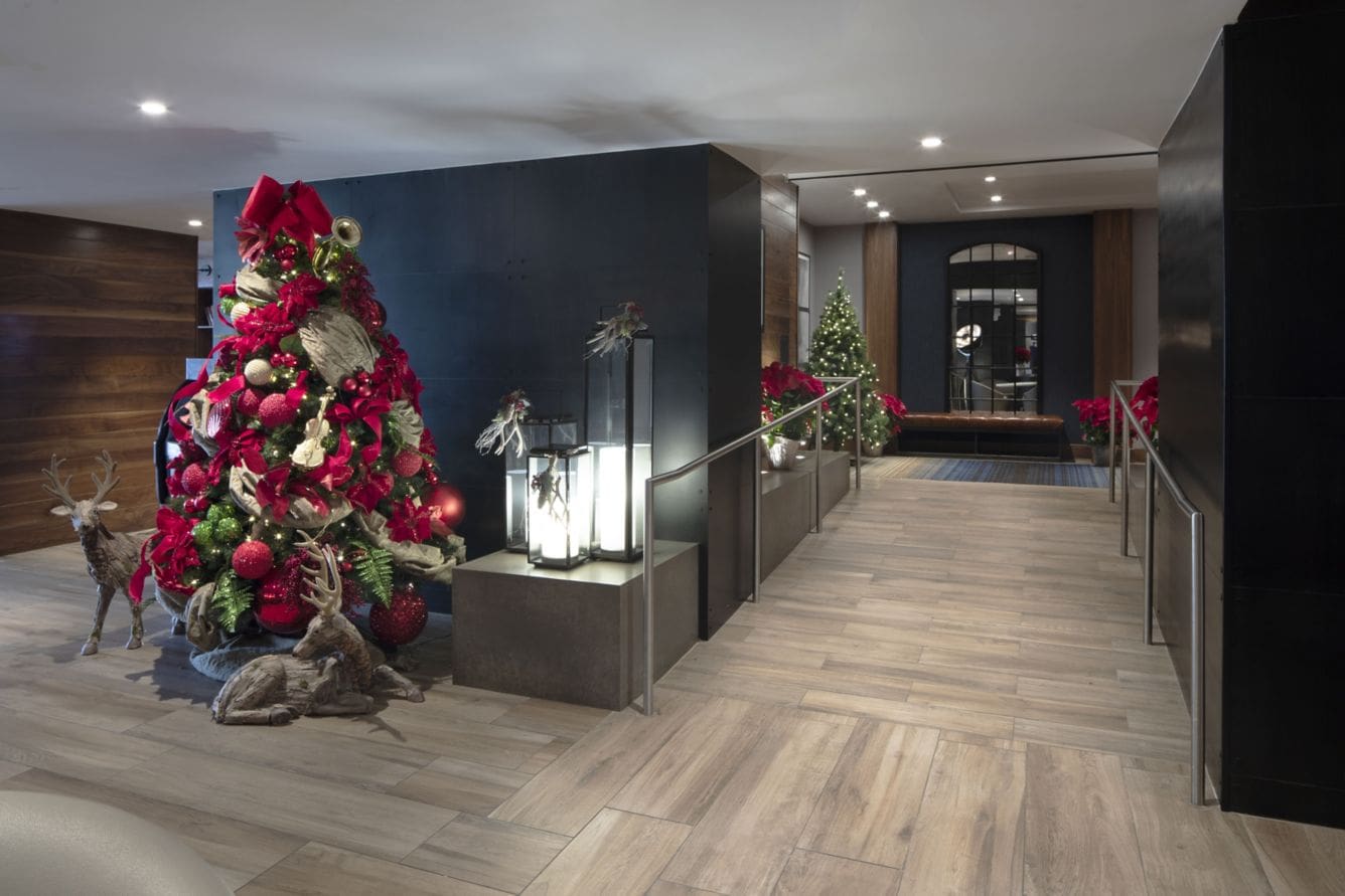 fp-laxwf-fpt_laxwf_lobby_xmas-53654_Classic-Hor