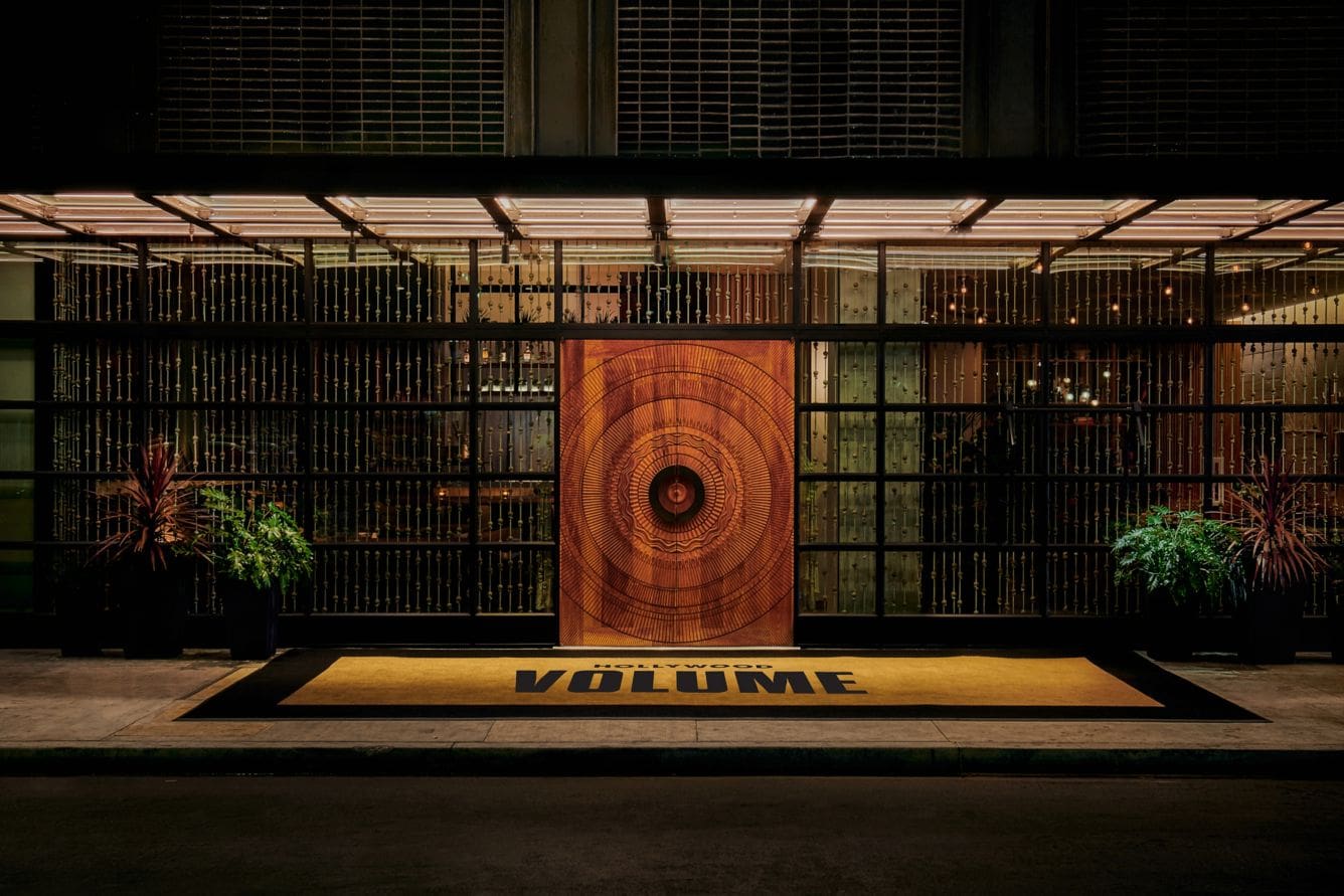 tx-laxbn-exterior-night-36327_Classic-Hor
