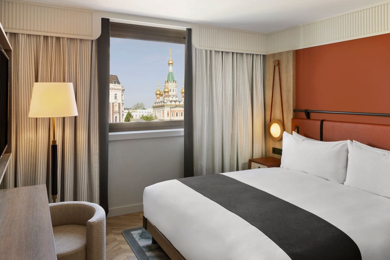 ak-vieir-church-view-window-42740_Classic-Hor